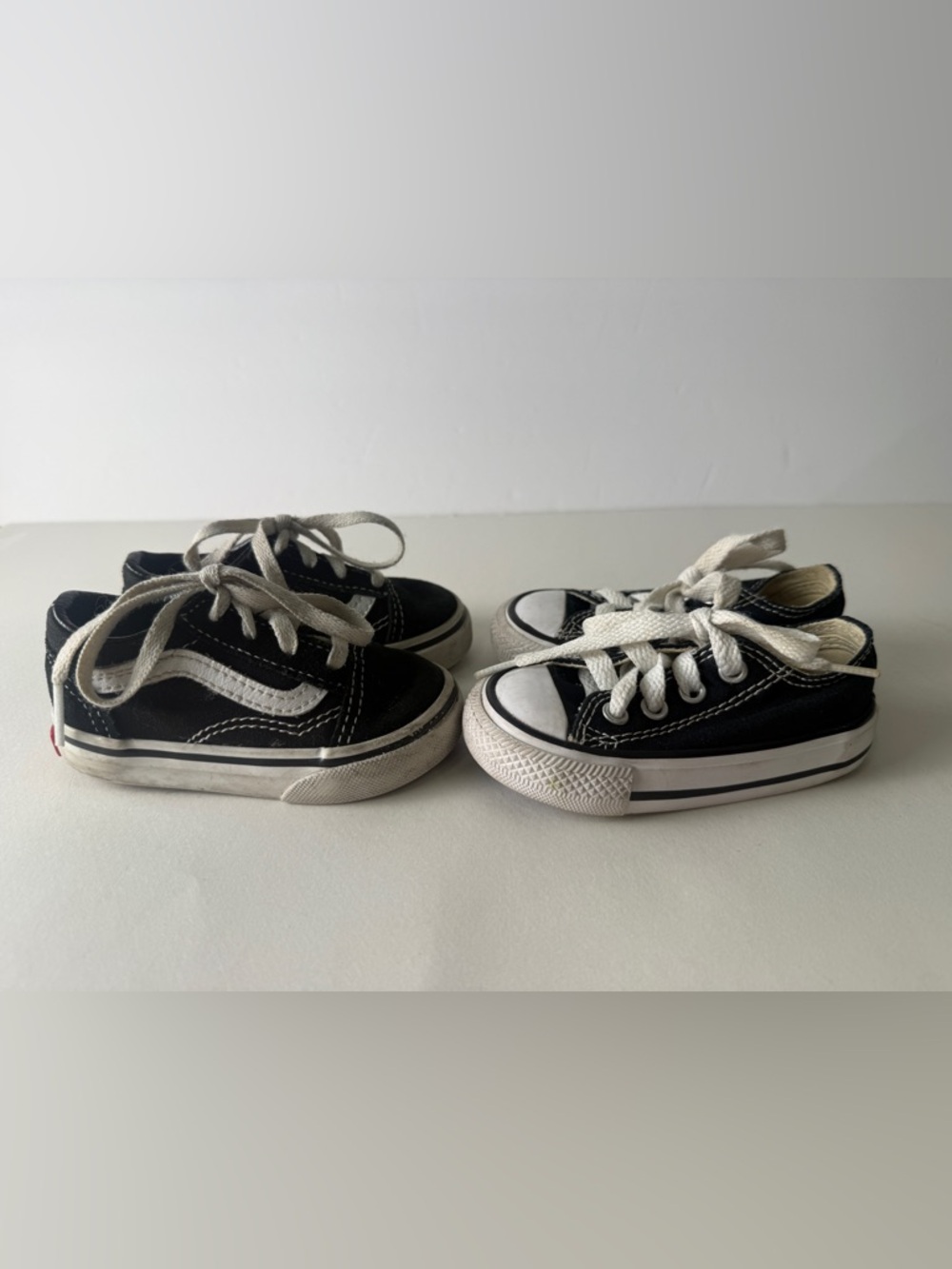 Lot of 2 Pairs Toddler Size 4 Black and White‎ Tennis Shoes VANS and CONVERSE